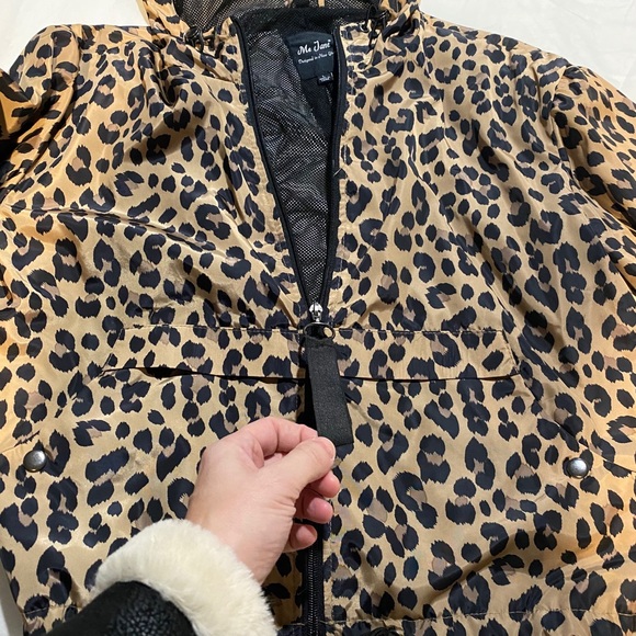Windbreaker raincoat.  Animal print - Picture 5 of 6
